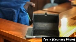 Ніша під кермовим колесом, аналогічна до тієї, що була в автомобілі Владислава Єсипенка