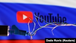 YouTube и разорванный интернет-кабель. Иллюстративное фото