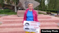 Светлана Марина на акции в поддержку Роуза