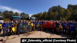 Украинские военнослужащие после обмена пленными, 24 августа 2024 года (фото из телеграм-канада Владимира Зеленского)