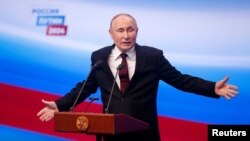 Владимир Путин выступает после закрытия избирательных участков в Москве. 18 марта 2024 года