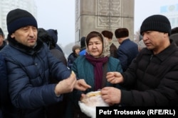 5-уми январ, Алмато. Таҷаммӯи одамон дар солгарди аввалини саркӯби эътирозҳо. Дар ҳодисаҳои хунини моҳи январи соли 2022 дар Қазоқистон 230 нафар кушта шуд