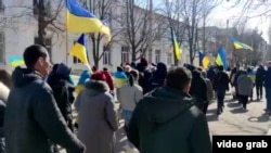 Митинг в Херсоне против российского вторжения