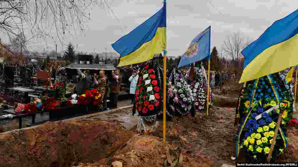 &laquo;Смерть ніколи не буває справедливою. Щоразу у втрату неможливо повірити. Гено&hellip; Ти пройшов російські катівні та пішов на фронт захищати нашу країну. Спочивай з миром, Воїне! Нехай ти залишишся у пам&lsquo;яті назавжди усміхненим. Ми зробимо все, щоб твоя донька побачила твій рідний Крим&raquo;, &ndash; написала журналістка і подруга загиблого Анастасія Магазова