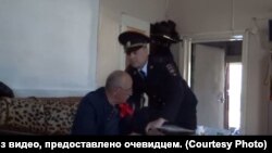 Кадр из видео, снятого женой Александра Приходько