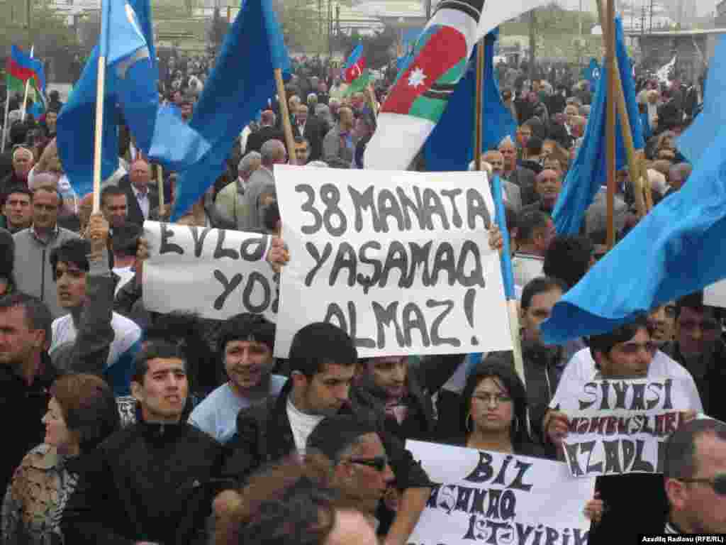 Azerbaijan. Baku. Opposition Public Chamber's protest action in Baku. 22 April