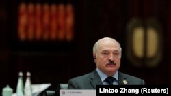 «Коли останній олігарх у Росії визнає Крим і почне постачати туди продукцію. За мною не заіржавіє», – сказав Лукашенко