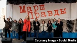 Митинг за правду в СМИ в Москве 13 апреля 2014 года. Екатерина Макаревич - третья справа