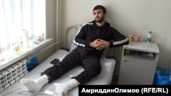 Сиёвуш Акобиршоев мегӯяд, аз чаҳор ангушту тавони роҳ гаштан маҳрум шуд