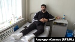 Сиёвуш Акобиршоев мегӯяд, аз чаҳор ангушту тавони роҳ гаштан маҳрум шуд