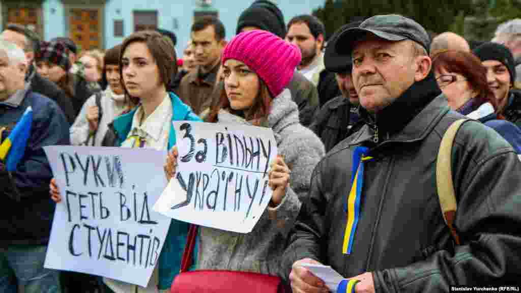 Студенти на Євромайдані на площі Леніна