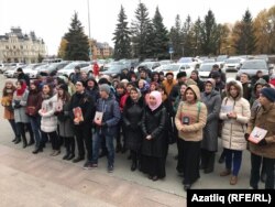 Акция в защиту татарского языка перед сессией Госсовета Татарстана