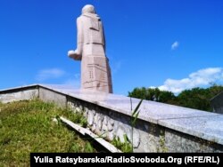 Памятник жертвам Голодомора в Днепропетровской области Украины