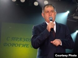 Сафири пешини Тоҷикистон дар Русия Абдумаҷид Достиев соҳиби чанд маҷмӯаи шеърӣ мебошад.