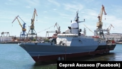 Церемонія спуску на воду малого ракетного корабля проєкту 22800 «Циклон» на суднобудівному заводі «Залив». Керч, Крим, 2020 рік