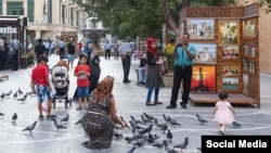 Bakıda turistlər (Arxiv fotosu)