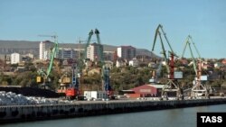 Daghestan -- Cranes are seen in the Commercial Sea Port of Makhachkala, September 24, 2012