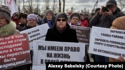 Участницы митинга в Окуловке (Новгородская область), 16 марта 2019