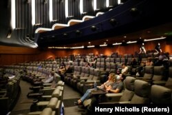 Кінотеатр Odeon Luxe Leicester Square в Лондоні, прем’єра фільму «Tenet», 26 серпня 2020 року