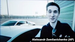 Евгений Никулин после гонок на Lamborghini Huracan в пригороде Москвы, 25 июля 2017