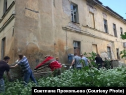 Субботник на месте расстрела