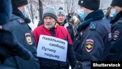 Під час акції проти режиму Володимира Путіна і на підтримку лідера російської опозиції Олексія Навального. Челябінськ, 23 січня 2021 року