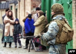 Российский военный в Чечне, февраль 2000