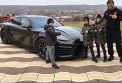 В ноябре 2016 г. дети Кадырова подарили Porsche Panamera своему тренеру по борьбе Абдул-Кериму Эдилову