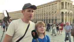 «Дякуємо, що живий» – у Києві замість поминок відсвяткували третій день народження Аркадія Бабченка (відео)