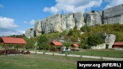 Біля печерного міста Ескі-Кермен (фотогалерея)