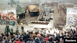 Демонтаж Берлинской стены, ноябрь 1989 года