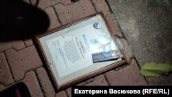 Награды ветерана МВД, брошенные под ноги полицейским в Хабаровске