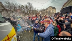 Старт путешествия в Праге. На этой фотографии виден логотип "Росатома" на автомобиле "Татра"