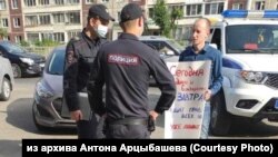 Пикет в Барнауле против снятия кандидатов с выборов в Госдуму РФ