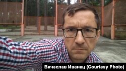 Организатор митинга Вячеслав Иванец на площадке предложенной мэрией Ангарска 