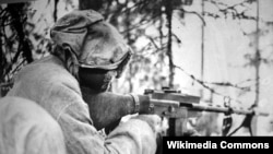 Финский солдат на боевом посту во время Зимней войны в феврале 1940 года